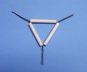 Drótháromszögek porcelánnal