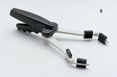 Tégelyfogó,  nagy és nehéz mintákhoz, 5-ös típus