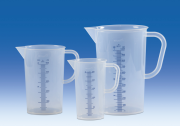 Műanyag mérőpoharak füllel és kiöntővel, kék festéssel