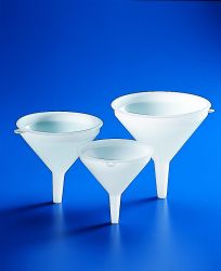 Ipari tölcsérek füllel