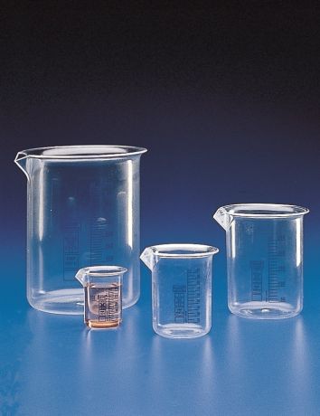 Víztiszta főzőpoharak kék osztásal