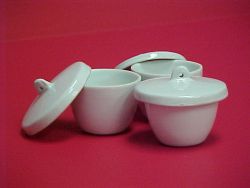 Fedők a porcelán izzítótégelyekre